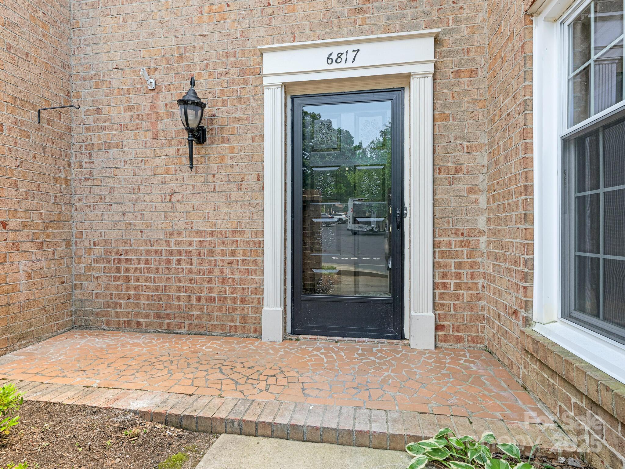 6817 Dumbarton Drive Property Photo 2