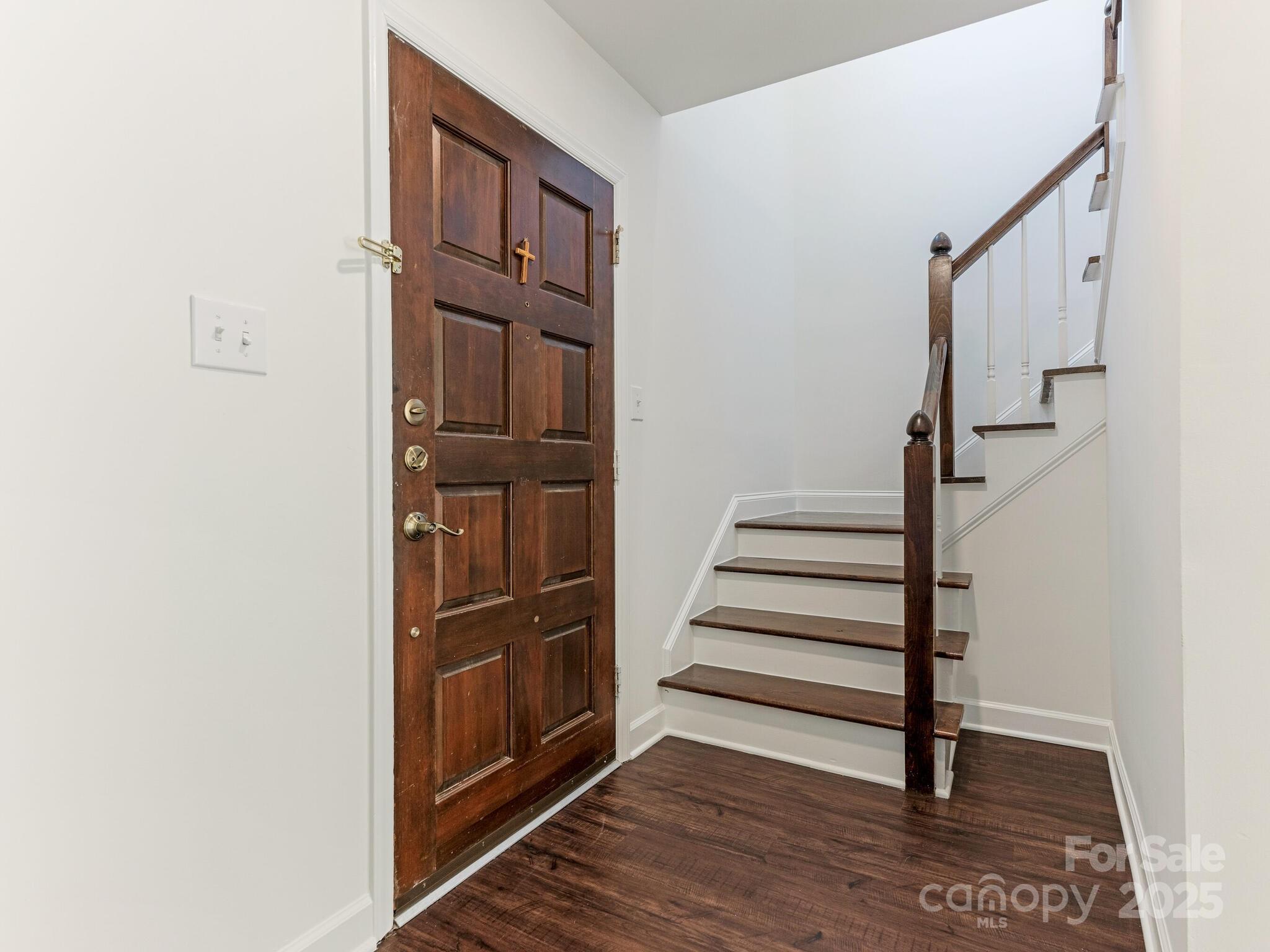 6817 Dumbarton Drive Property Photo 3