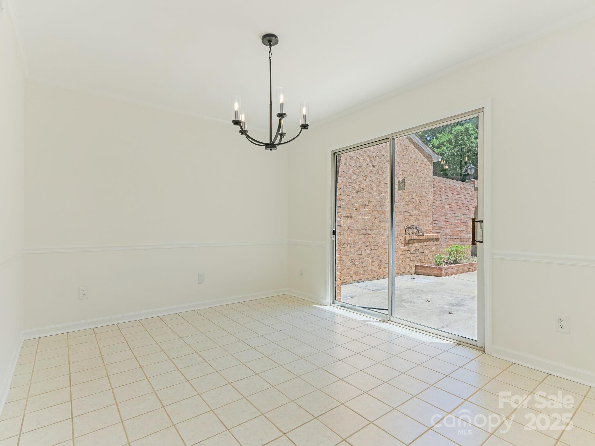 6817 Dumbarton Drive Property Photo 14