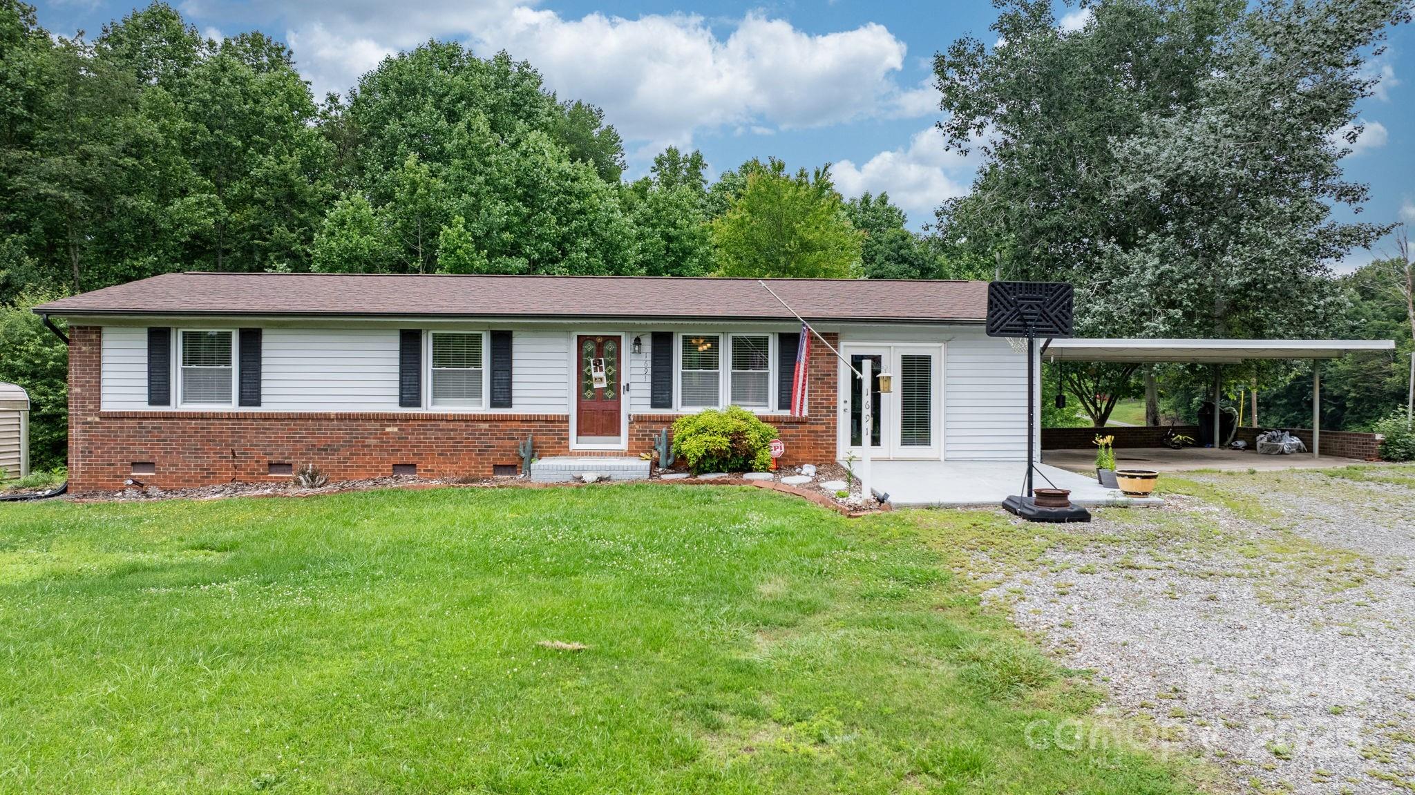 1691 Hill River Road Property Photo 2