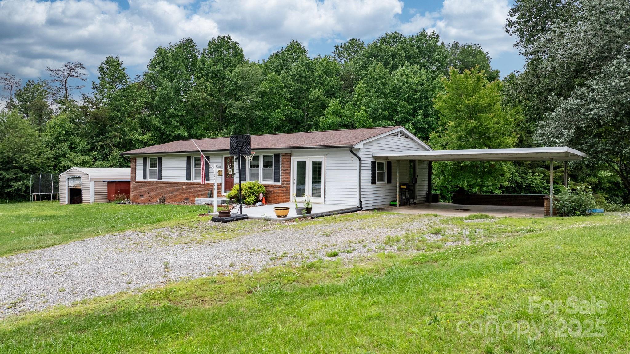 1691 Hill River Road Property Photo 4