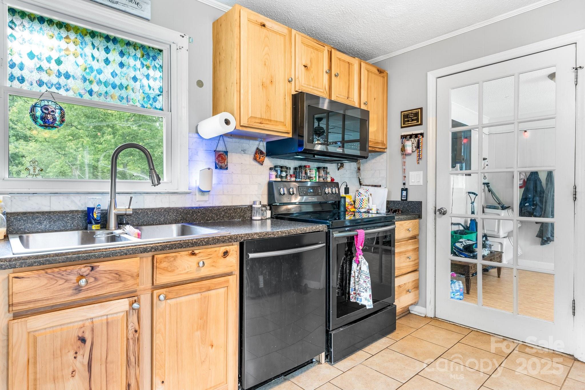 1691 Hill River Road Property Photo 6