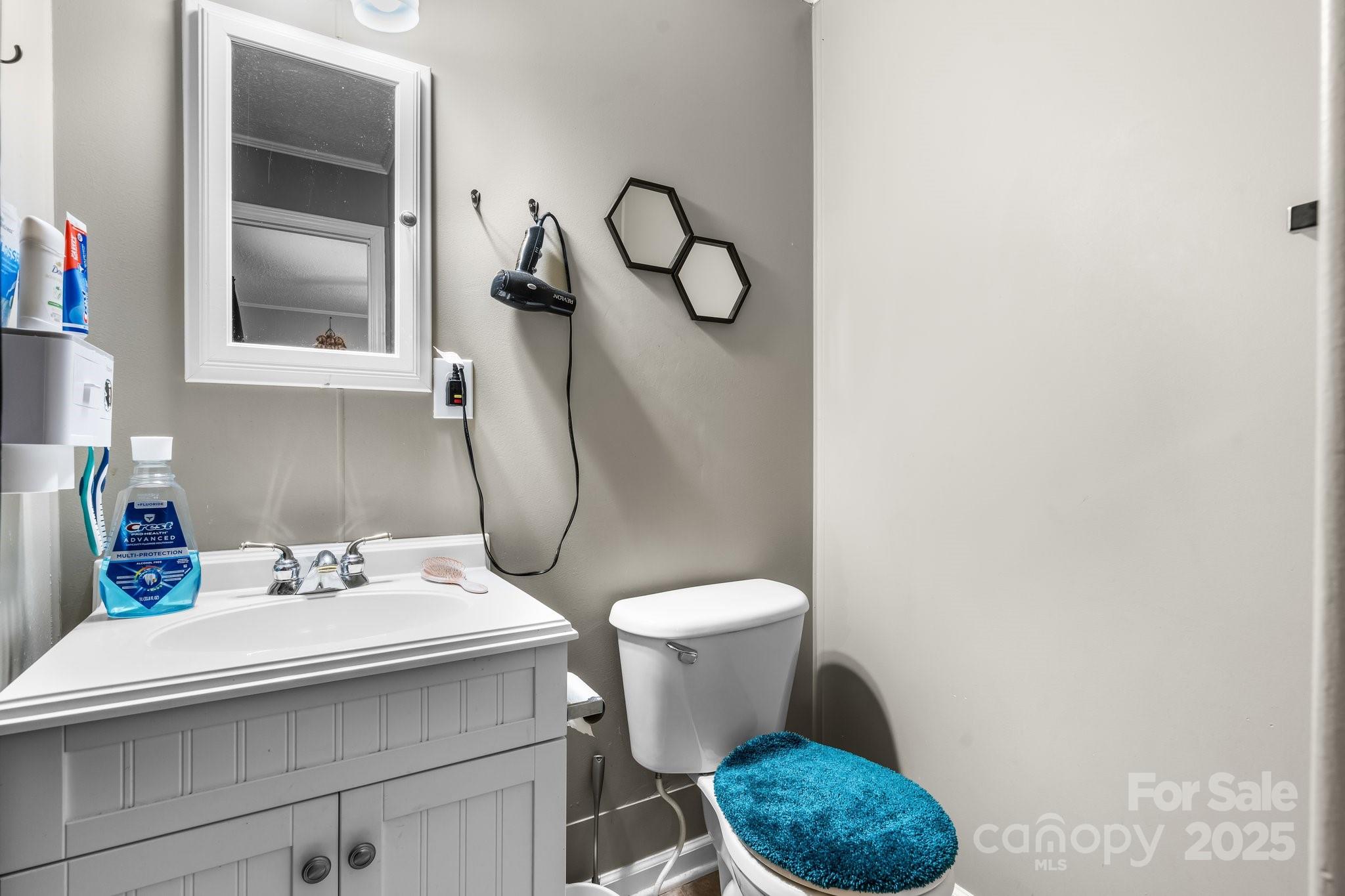 1691 Hill River Road Property Photo 11