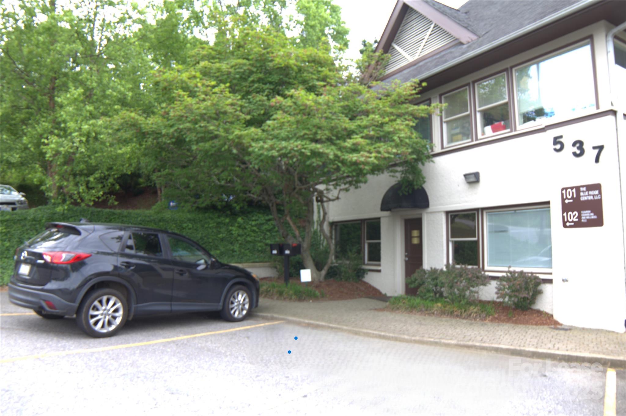 537 College Street 102 Property Photo 2