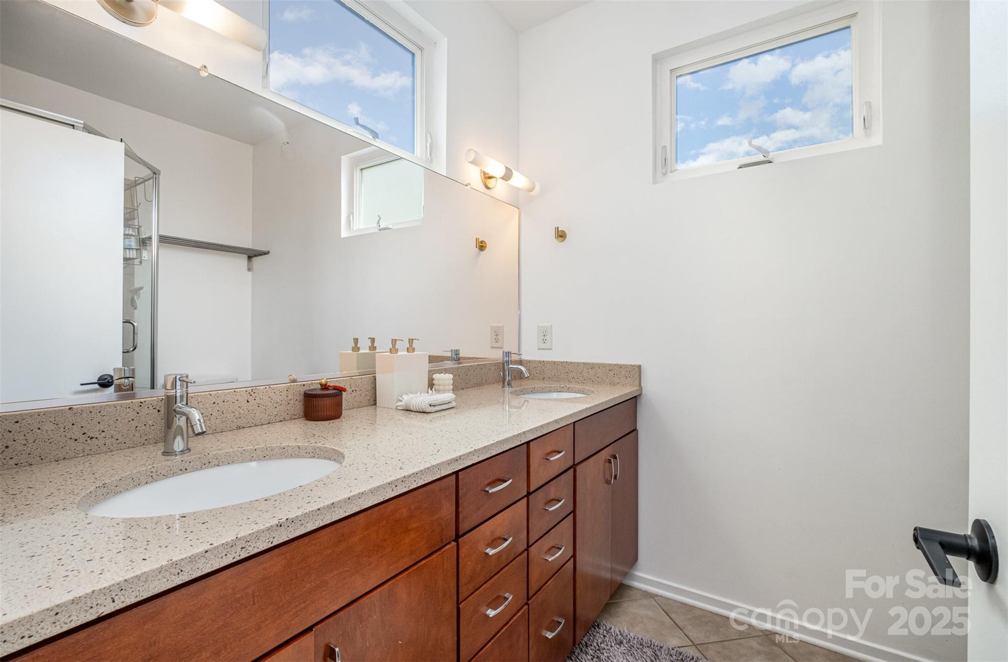 925 Westbrook Drive B Property Photo 20