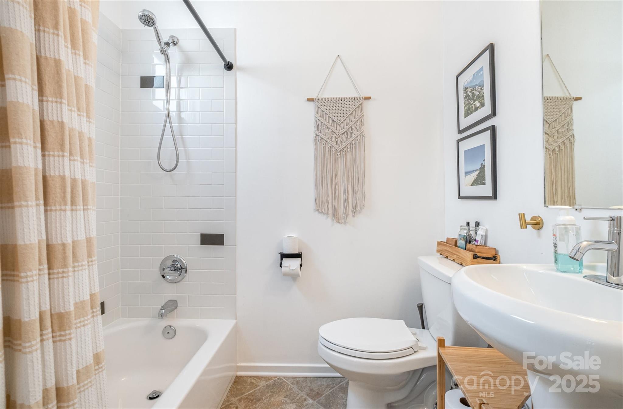 925 Westbrook Drive B Property Photo 23