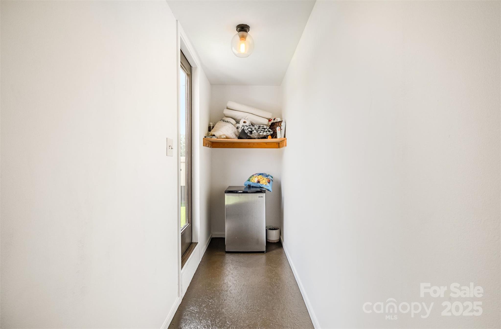 925 Westbrook Drive B Property Photo 24