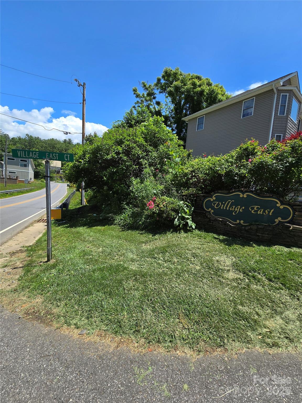 16 Village East Court Property Photo 15