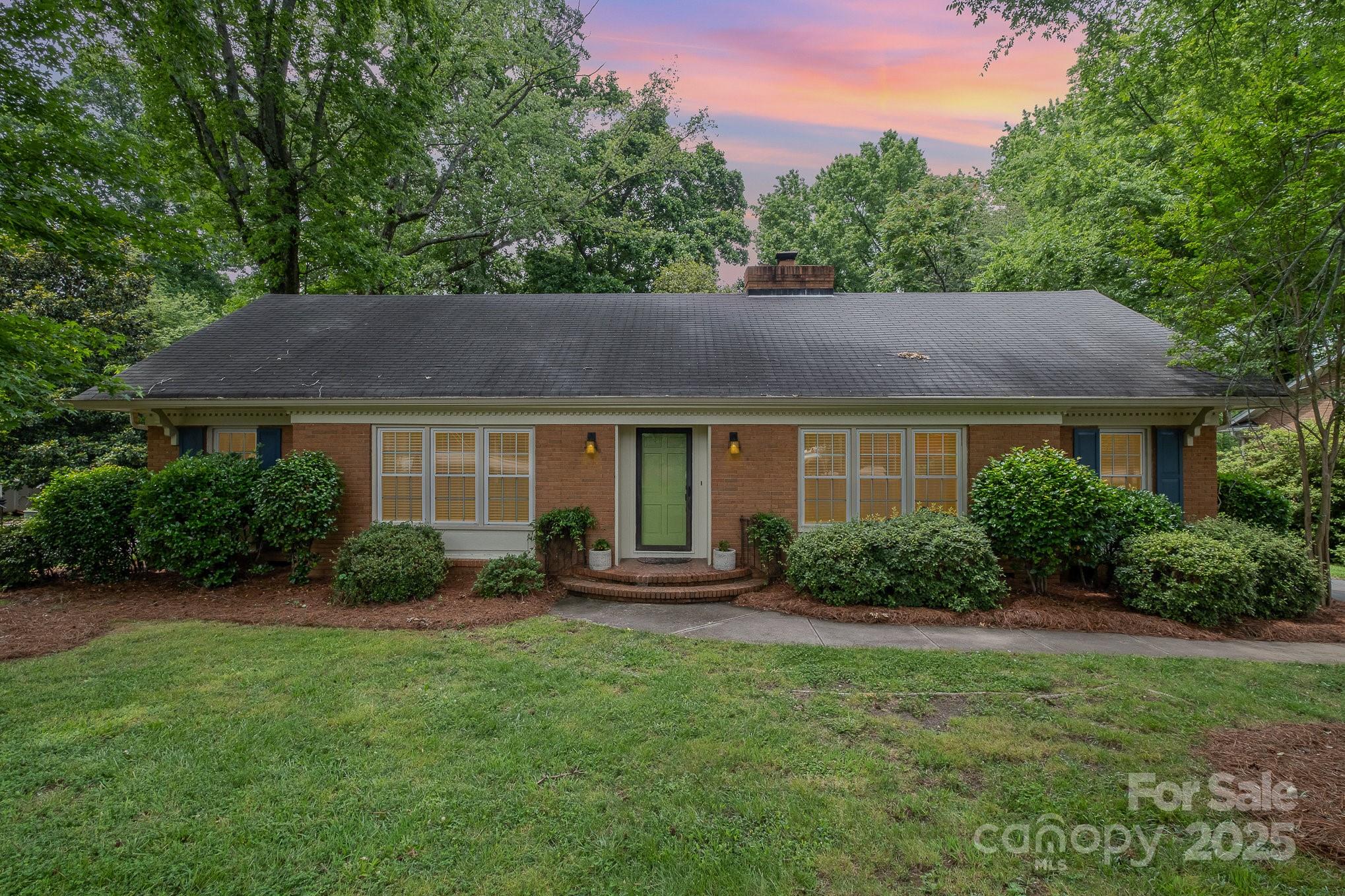 5926 Sharon Road Property Photo 1