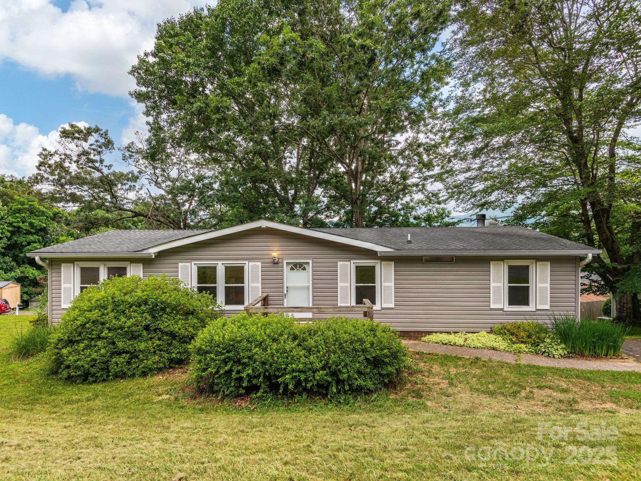 32 Lake Eden Circle Property Photo 1