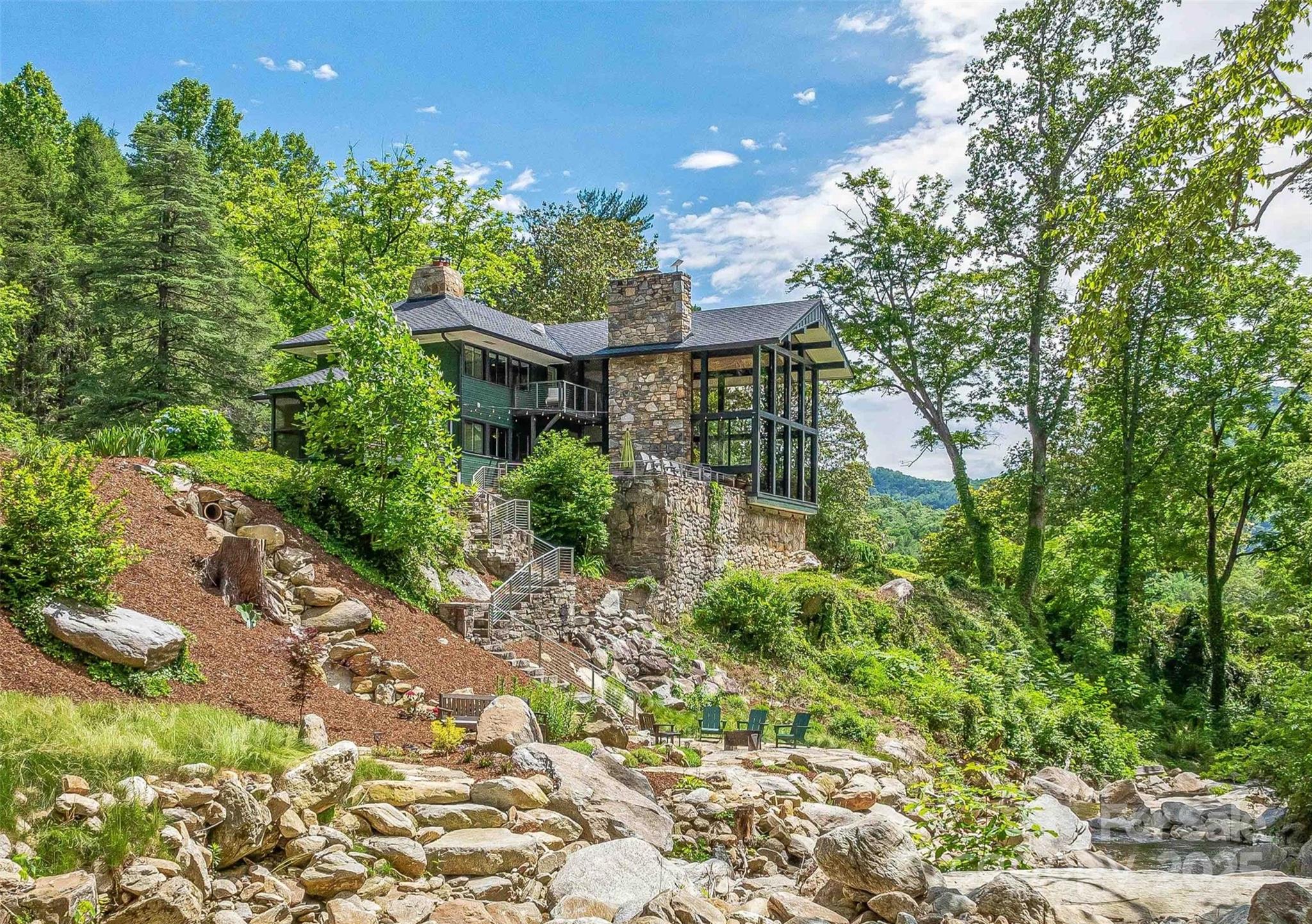 400 Kings Drive Property Photo 3