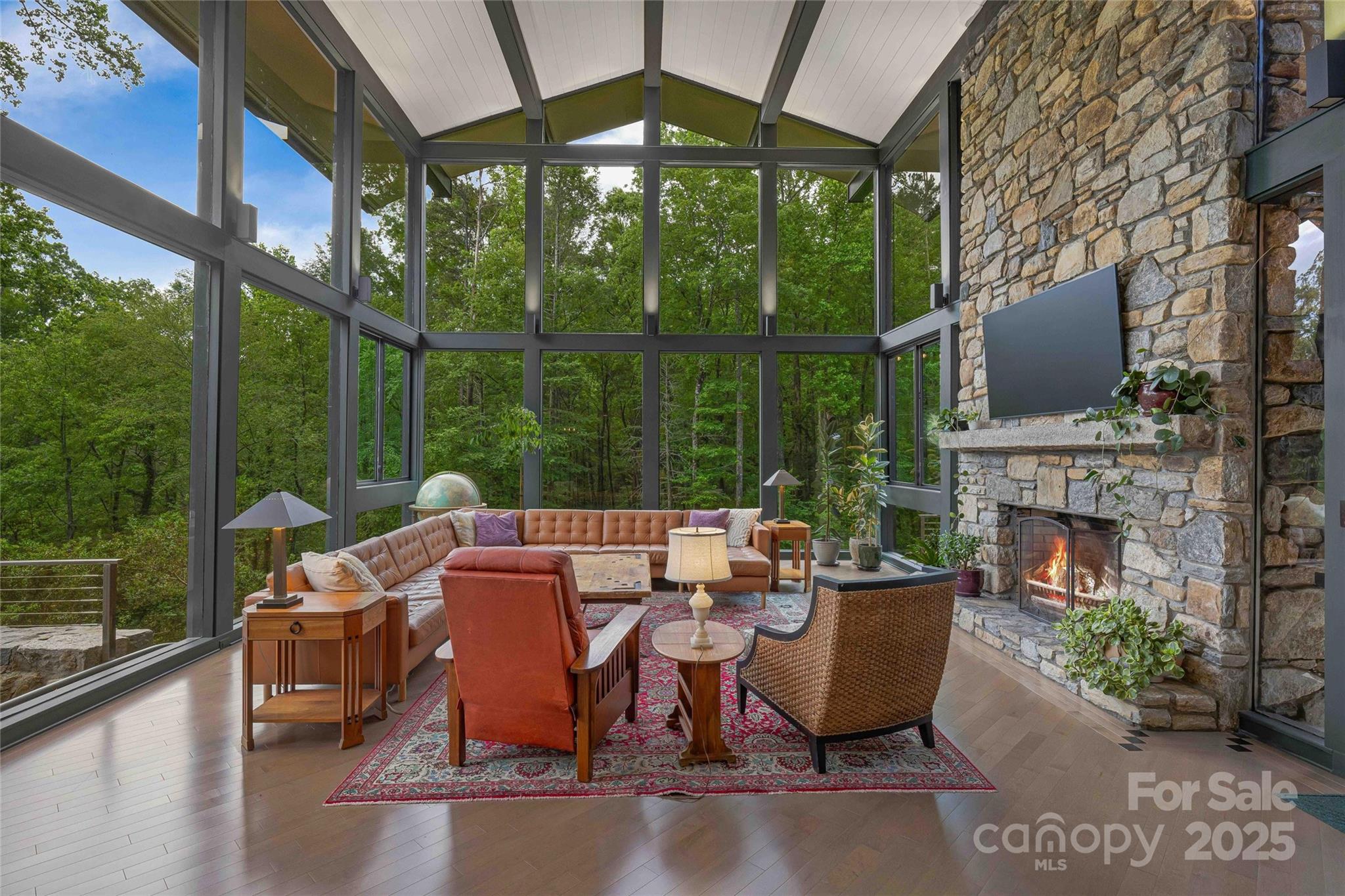 400 Kings Drive Property Photo 6