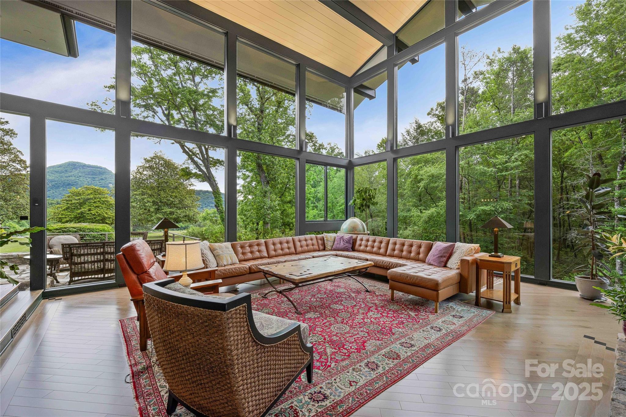 400 Kings Drive Property Photo 7