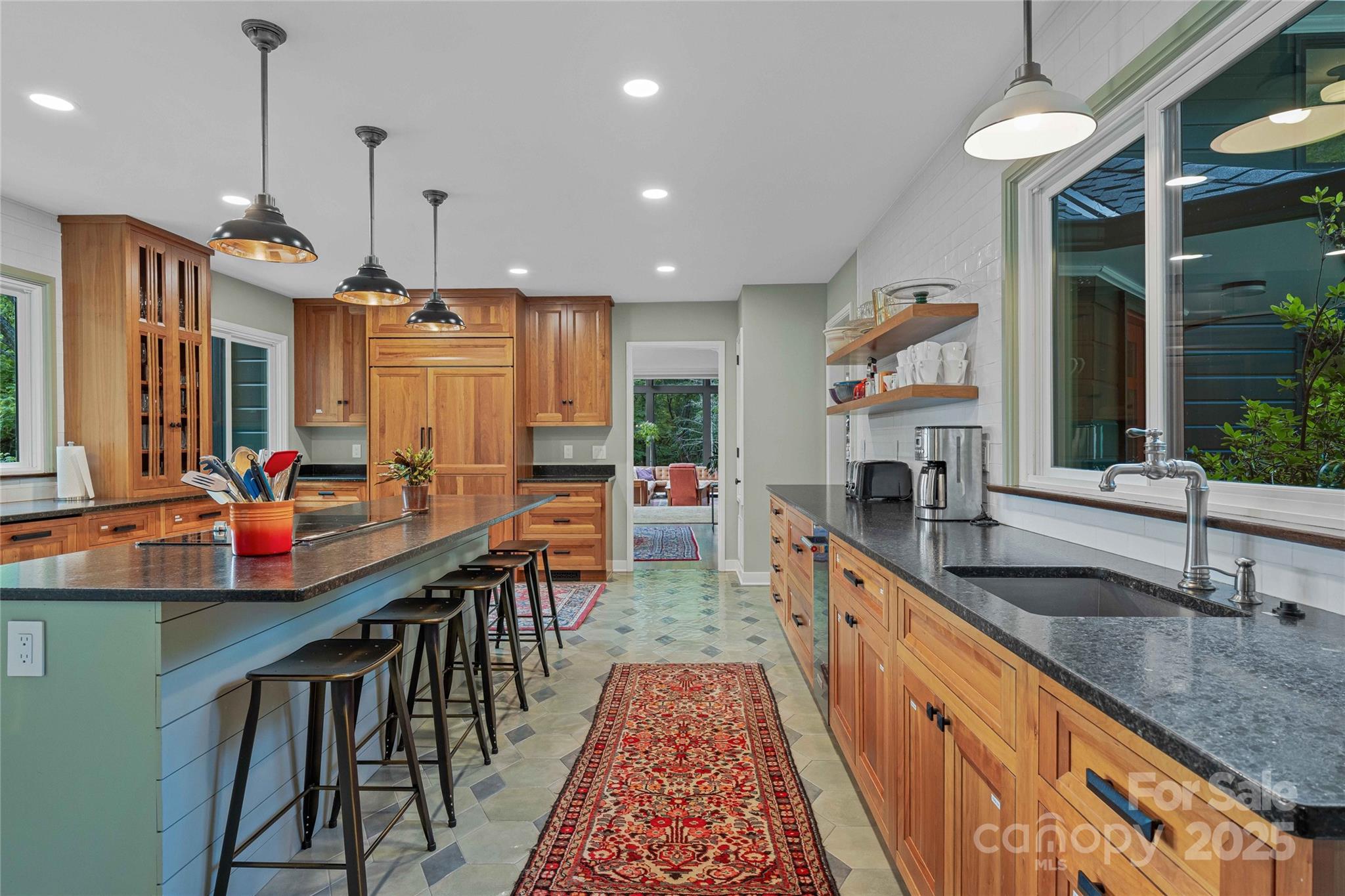 400 Kings Drive Property Photo 9