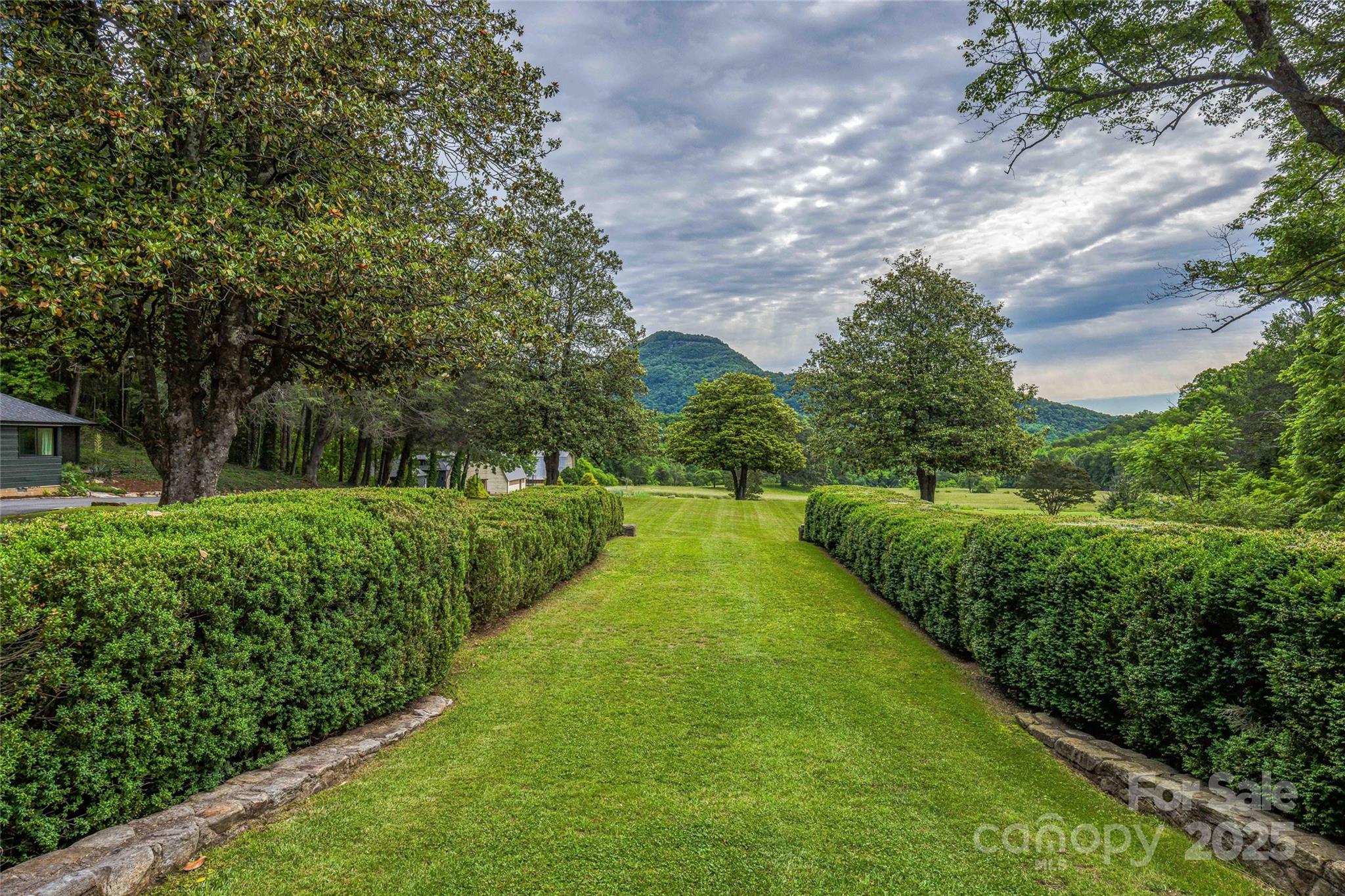 400 Kings Drive Property Photo 12