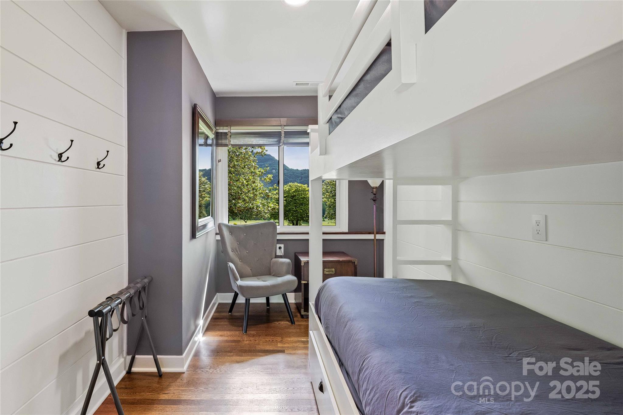 400 Kings Drive Property Photo 17