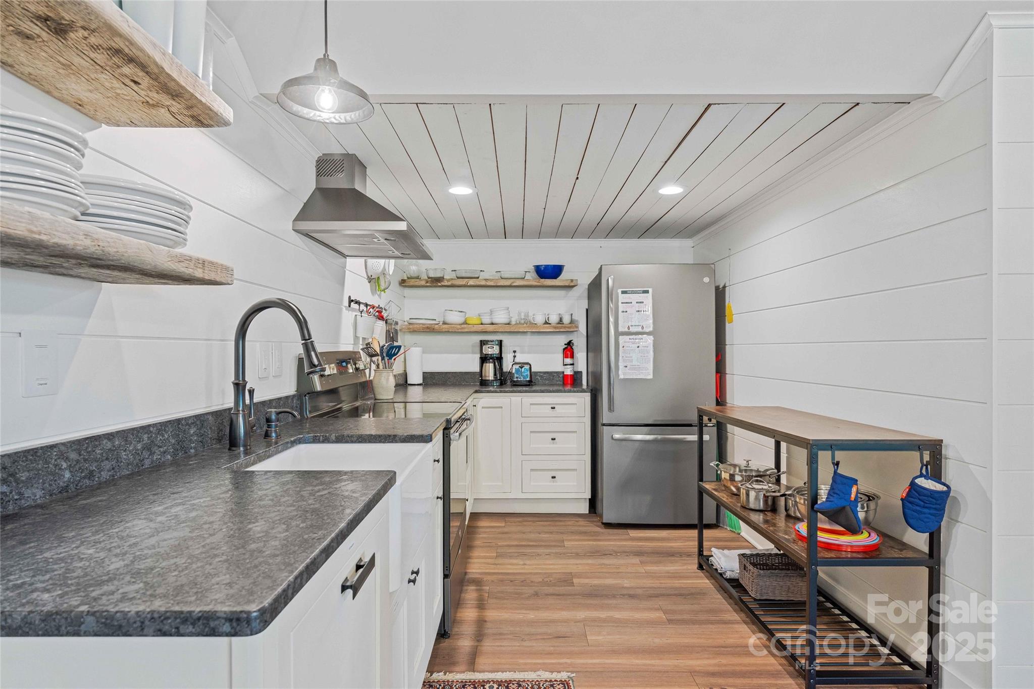 400 Kings Drive Property Photo 26