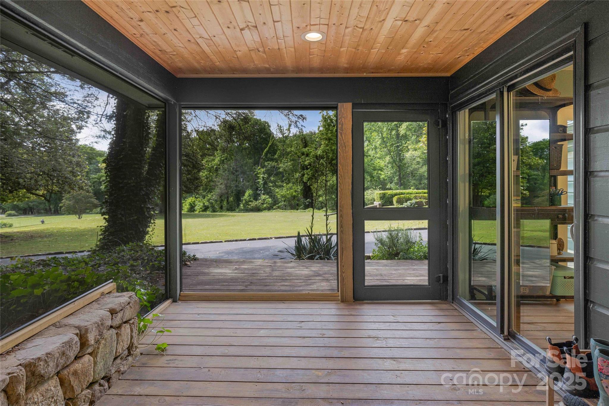 400 Kings Drive Property Photo 29