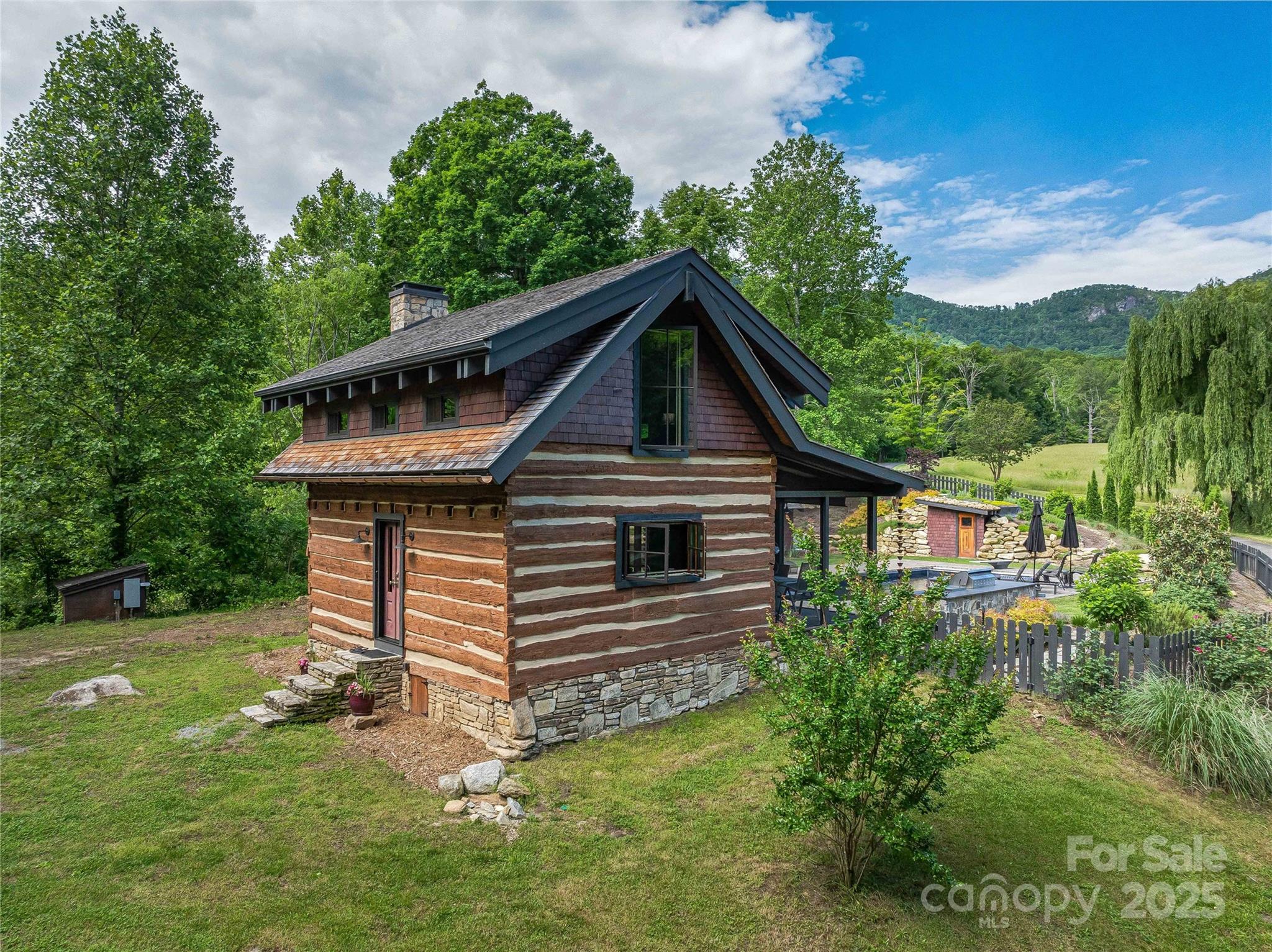 400 Kings Drive Property Photo 36