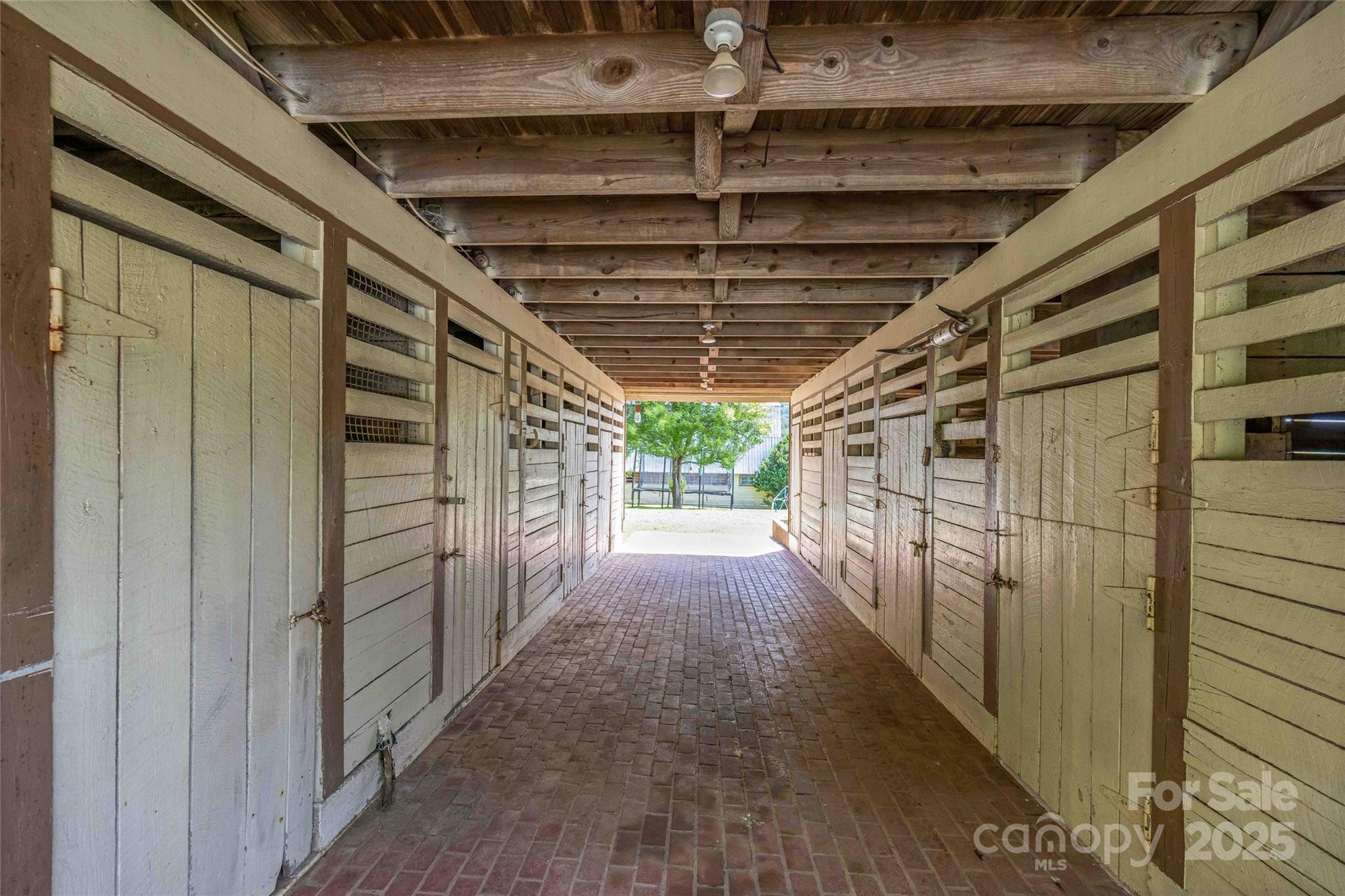 400 Kings Drive Property Photo 44