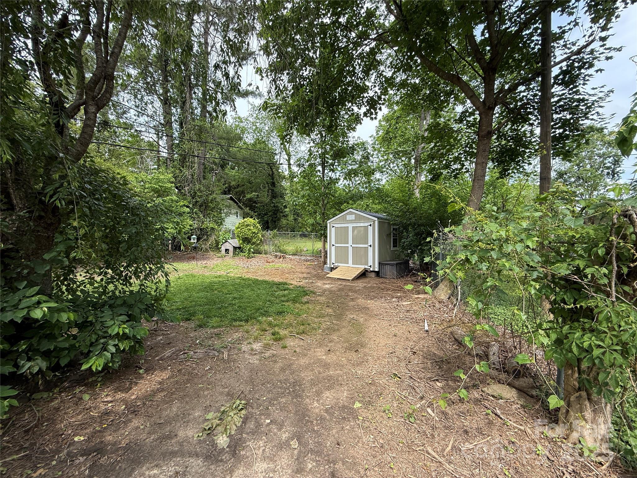 526 Ehringhaus Street Property Photo 5
