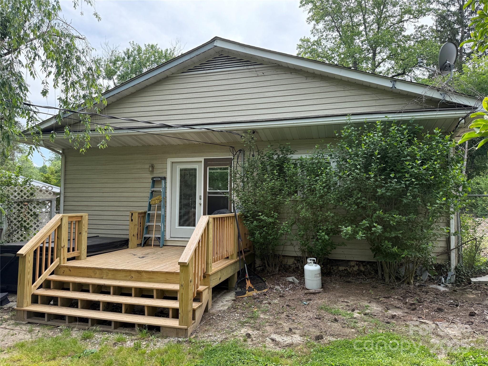 526 Ehringhaus Street Property Photo 7