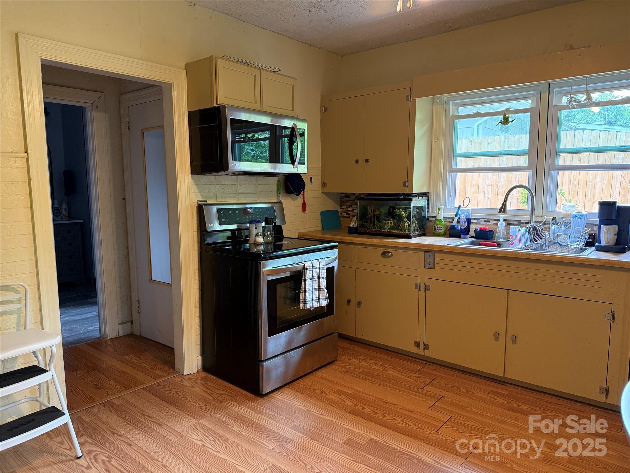 526 Ehringhaus Street Property Photo 13