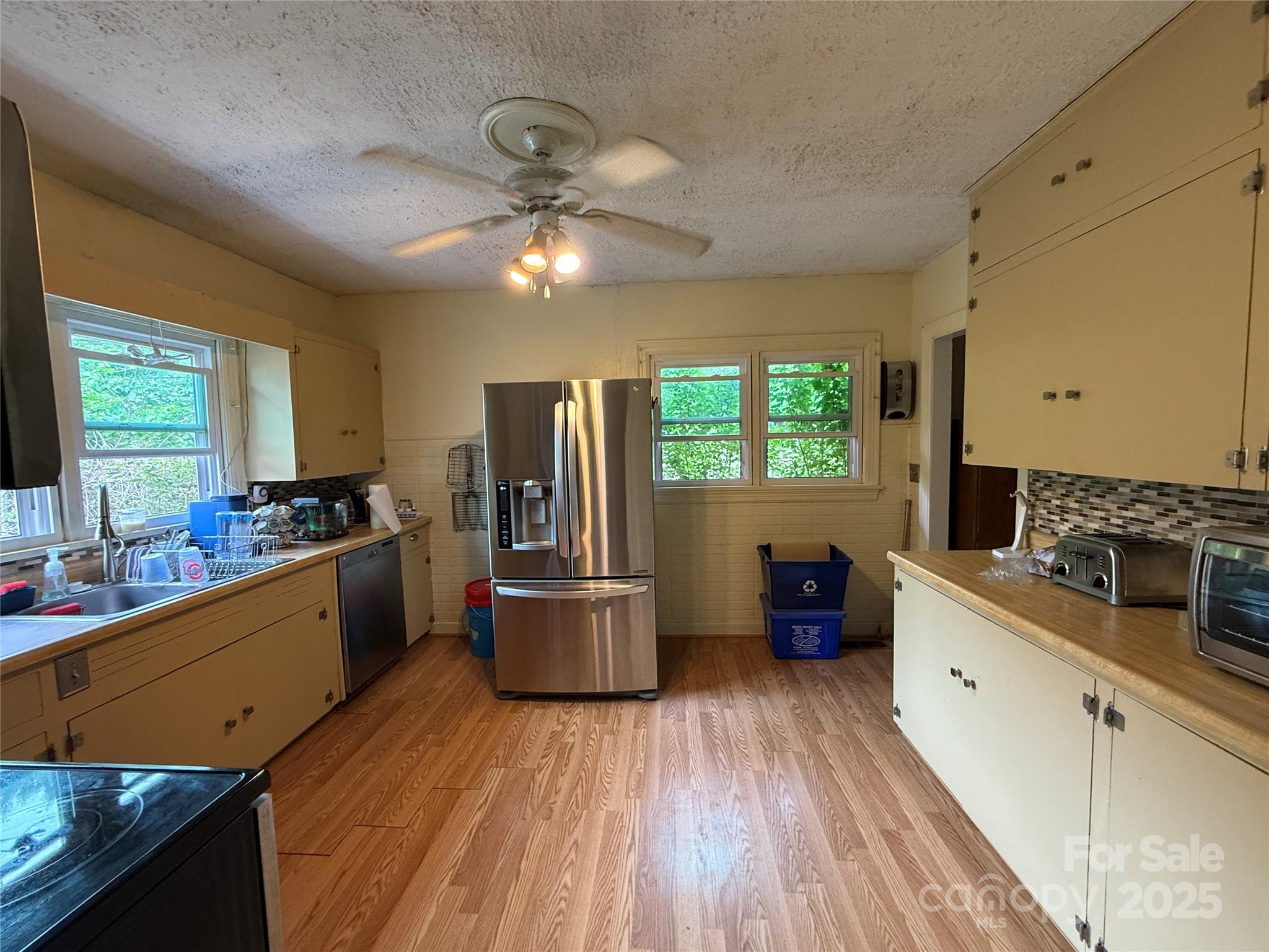 526 Ehringhaus Street Property Photo 15
