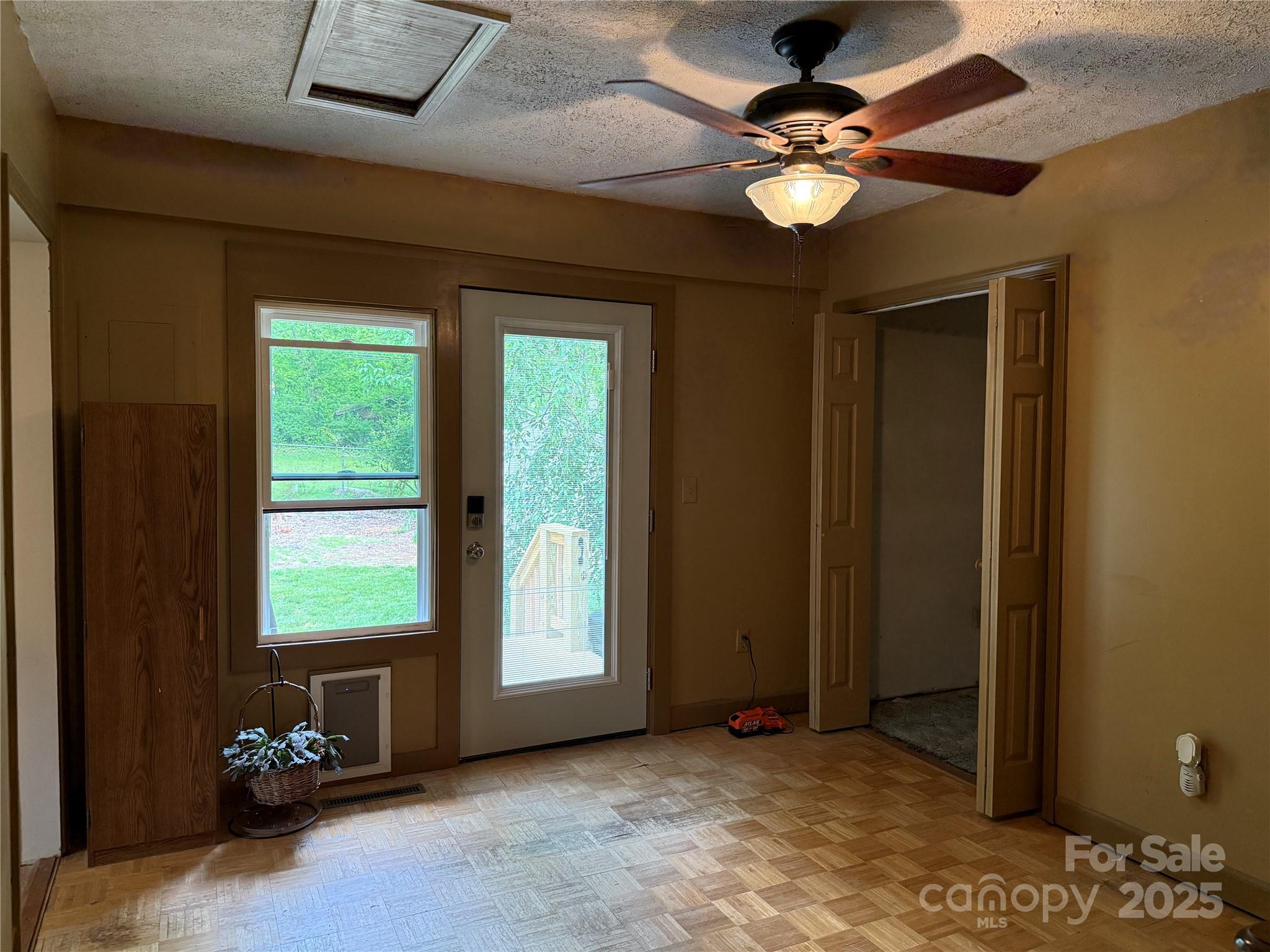526 Ehringhaus Street Property Photo 16