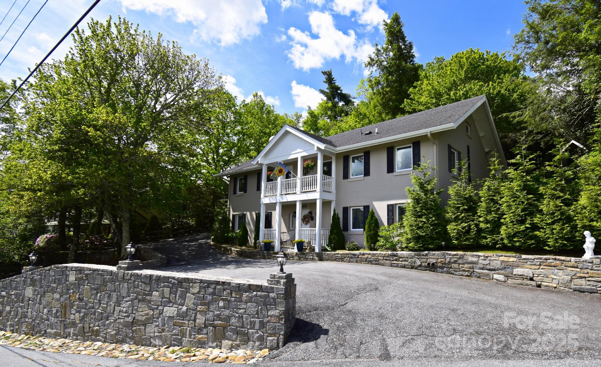 195 Fairway Lane Property Photo 1