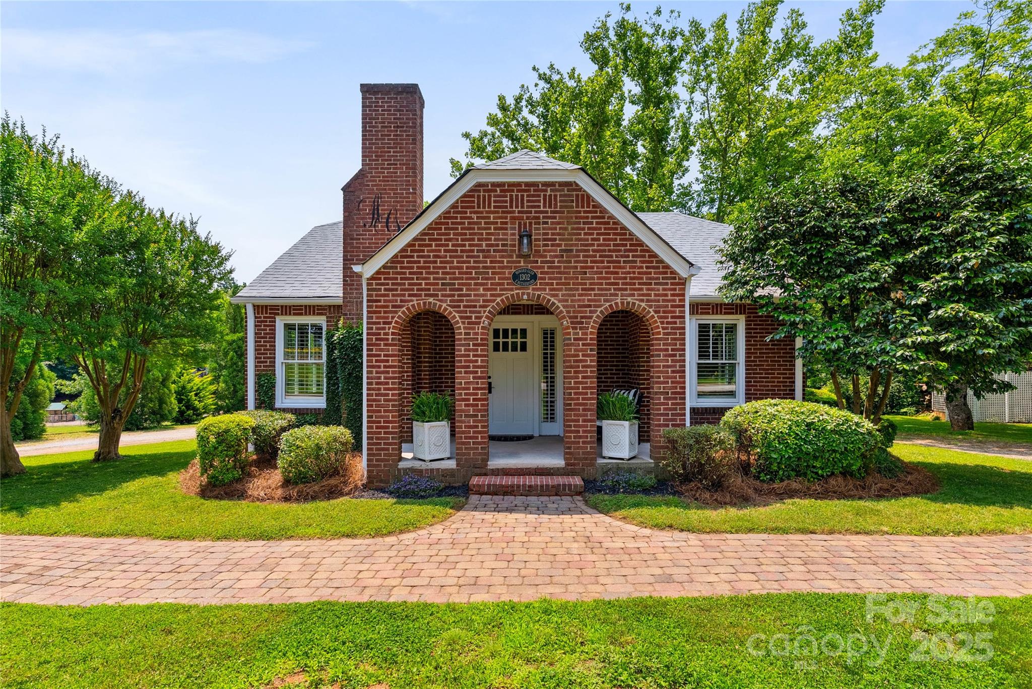 1302 E Rutherford Street Property Photo 1