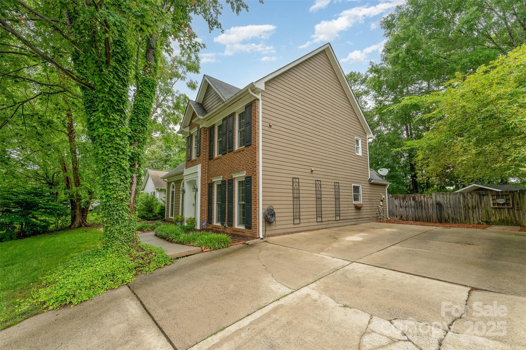 8624 Canter Post Drive Property Photo 4