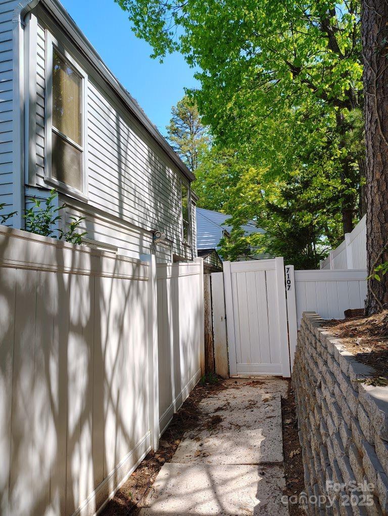 7107 Stonington Lane Property Photo 1