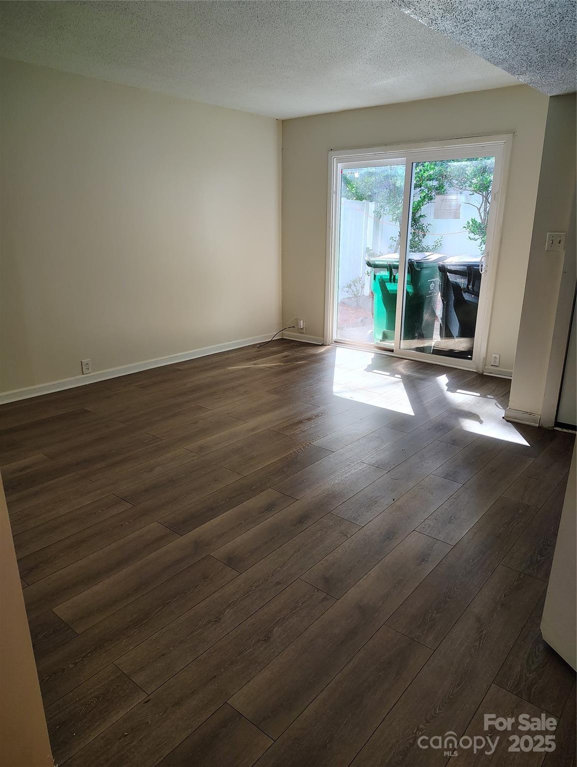 7107 Stonington Lane Property Photo 3