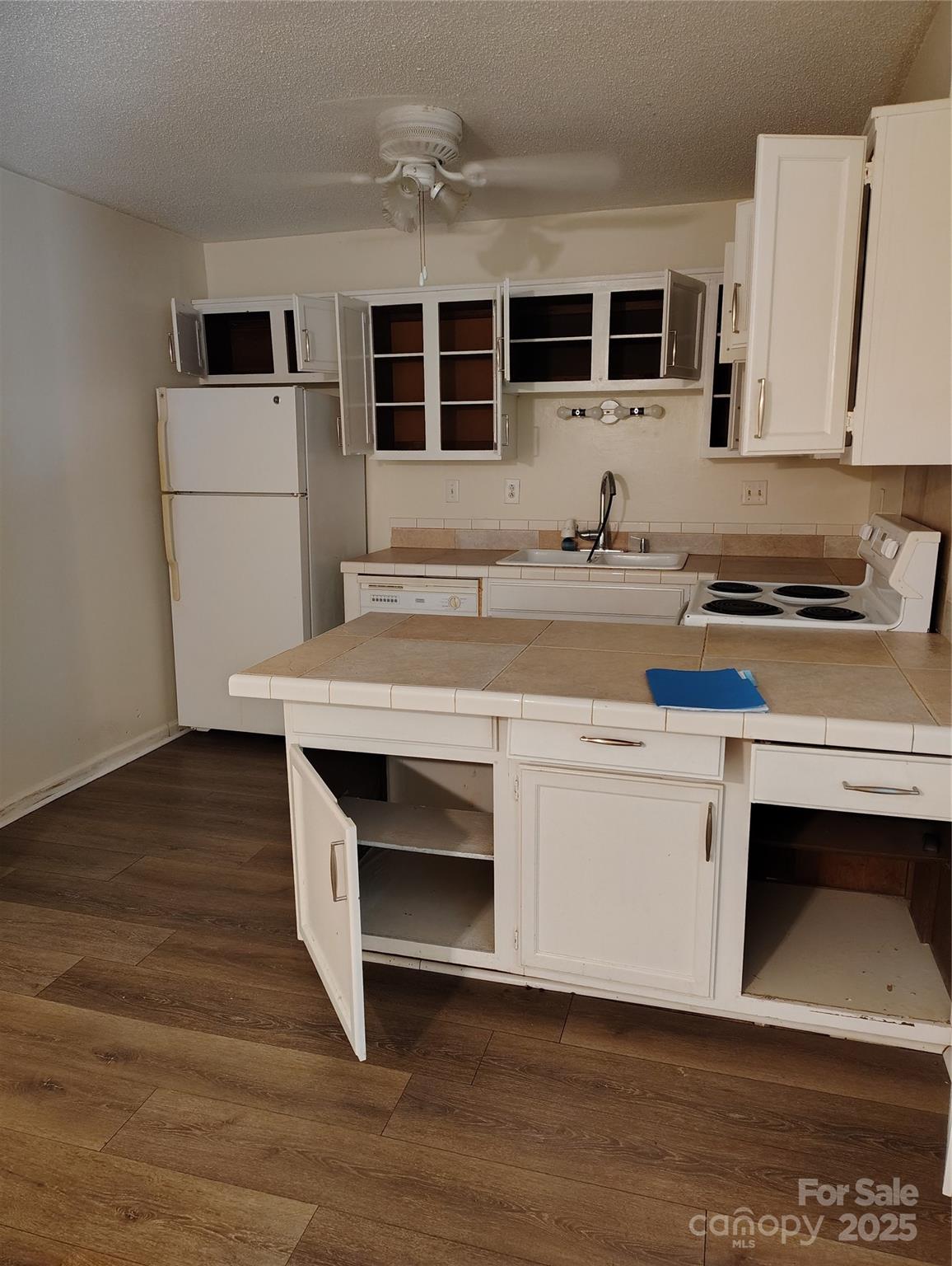 7107 Stonington Lane Property Photo 4