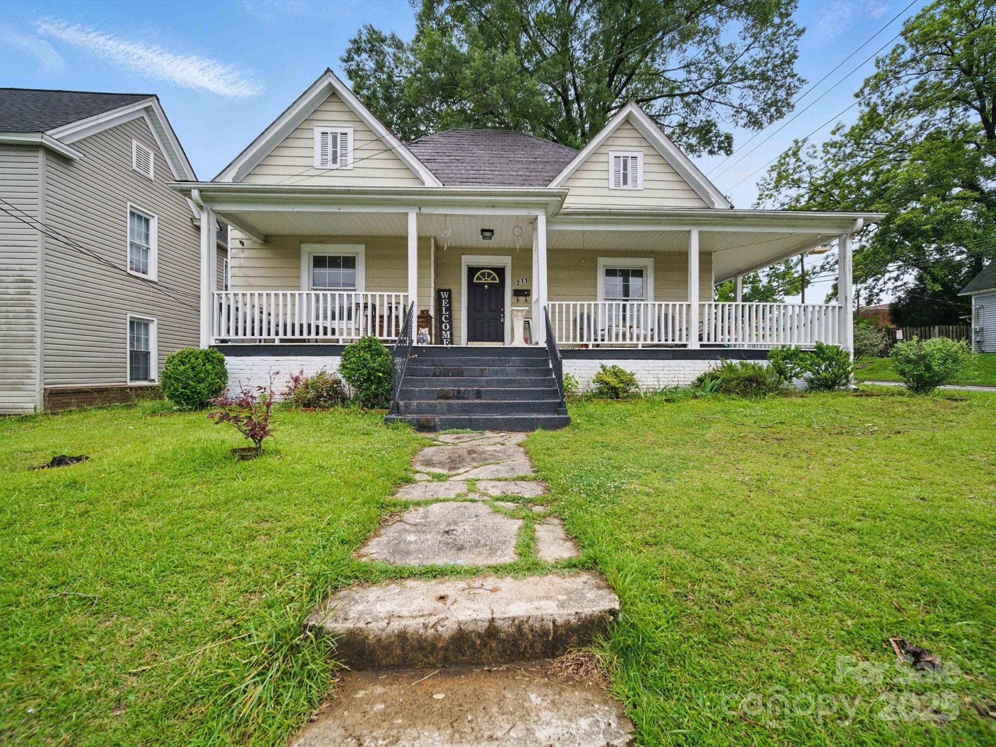 211 S Rowan Avenue Property Photo 1