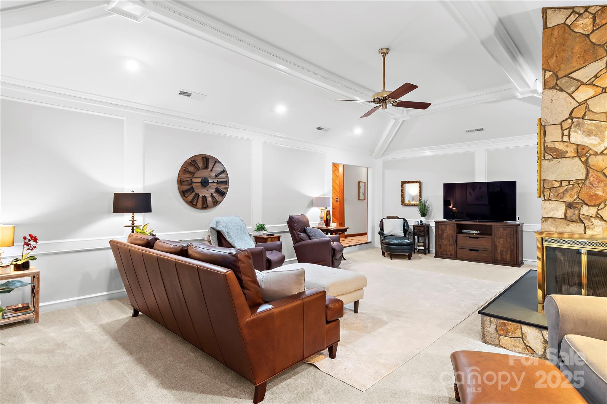 1201 Cliffspring Court Property Photo 8