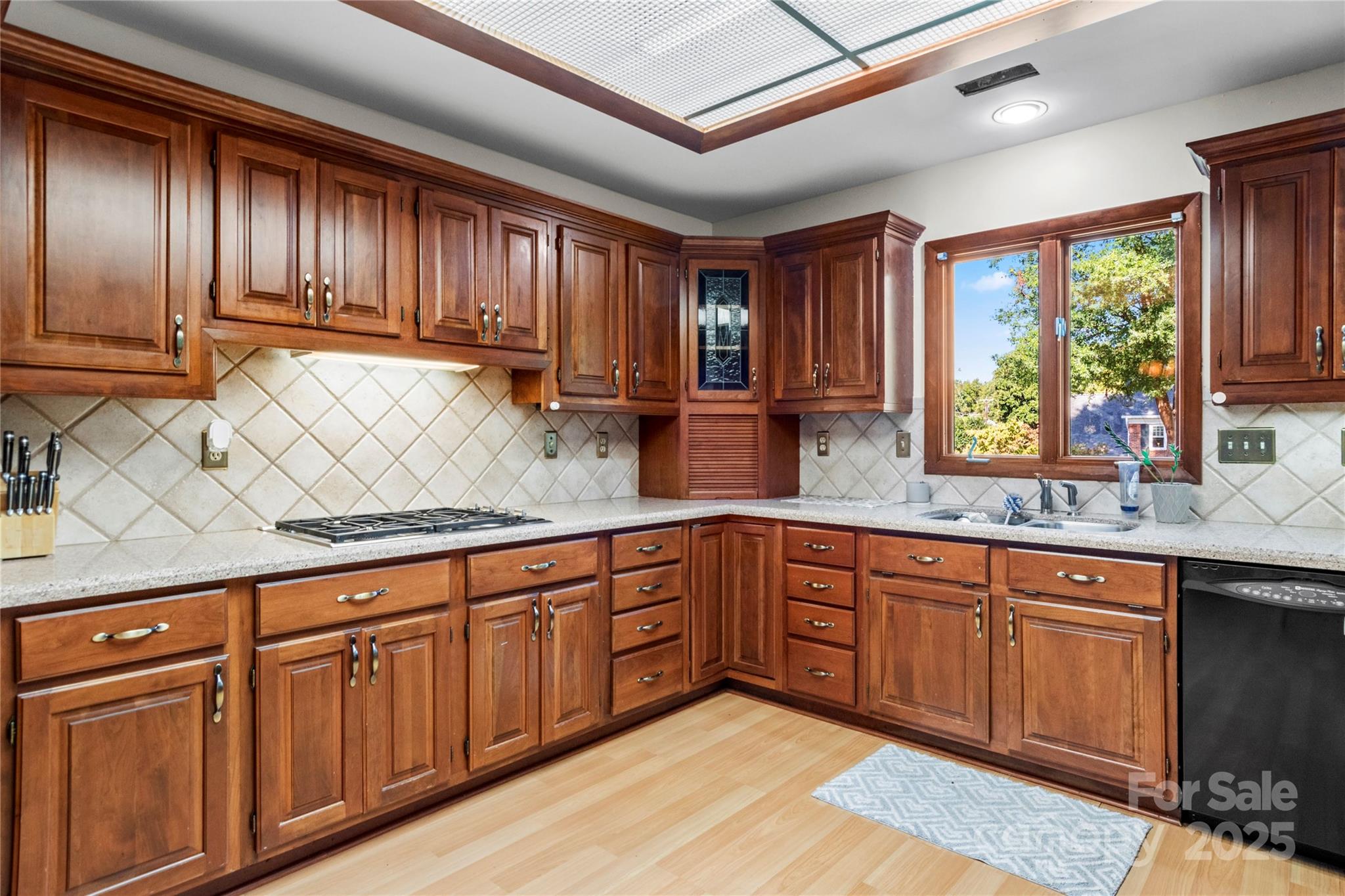 1201 Cliffspring Court Property Photo 18