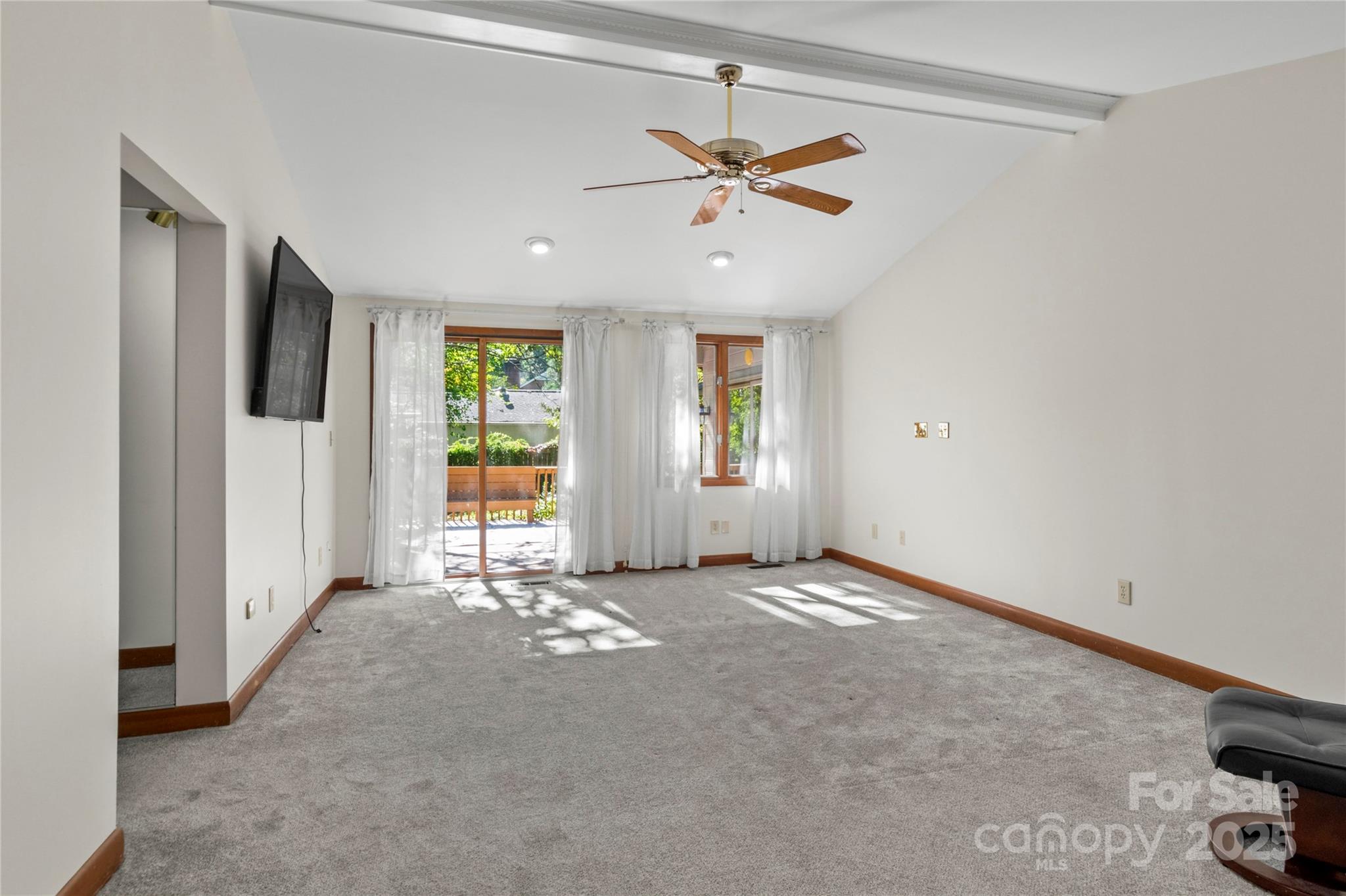 1201 Cliffspring Court Property Photo 23