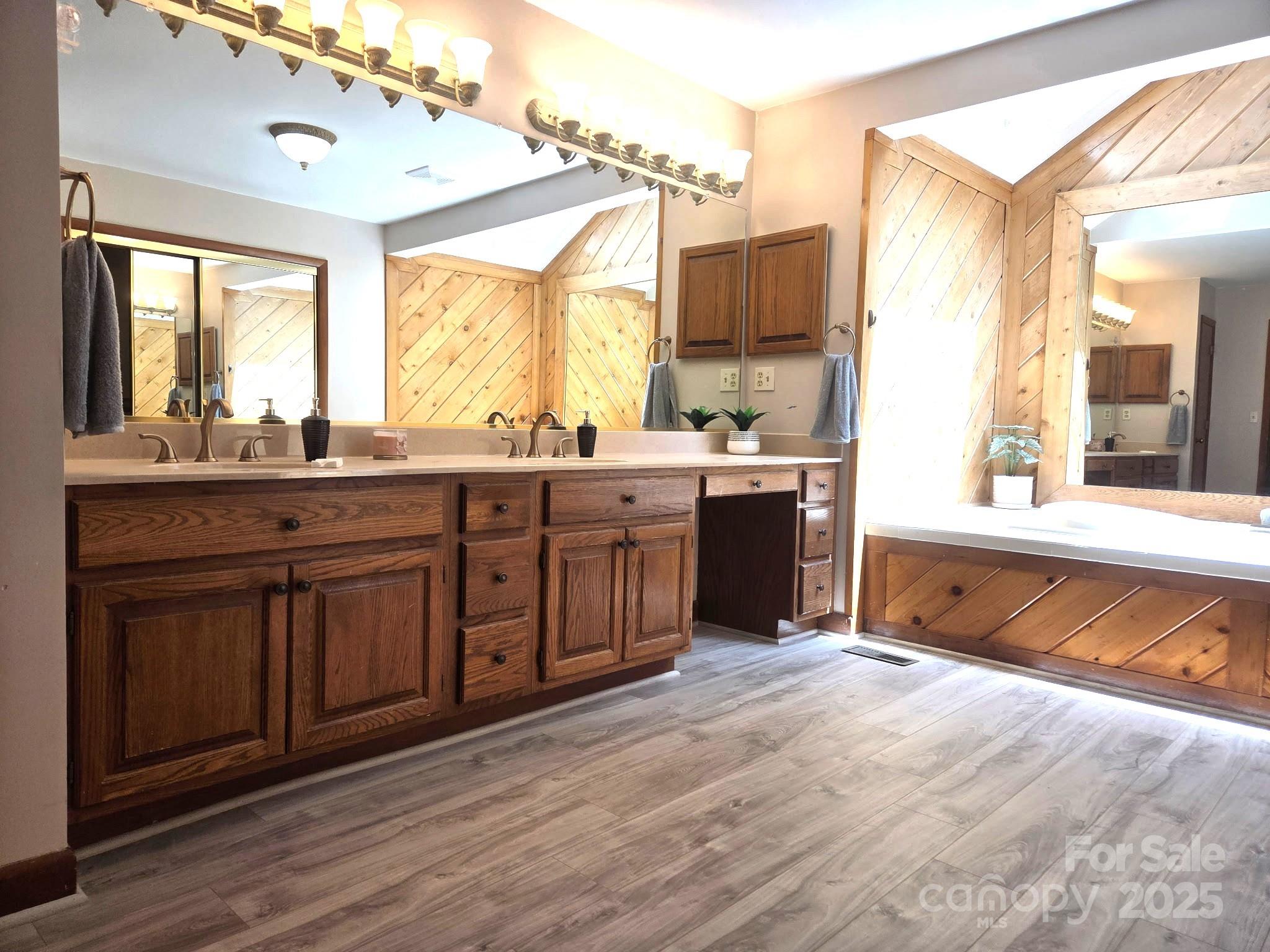 1201 Cliffspring Court Property Photo 26