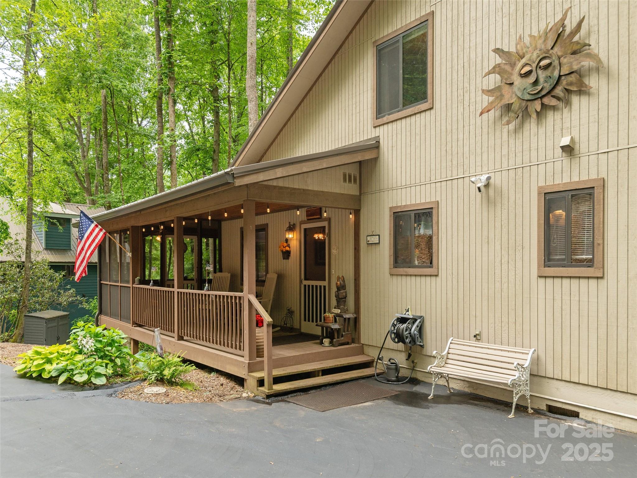 141 Creekside Drive Property Photo