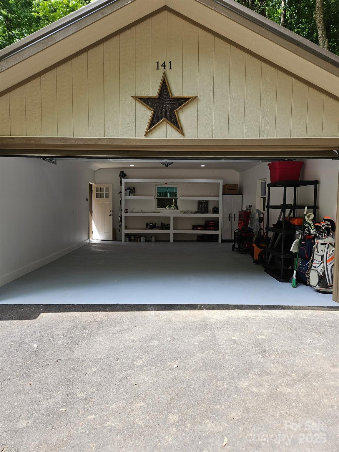 141 Creekside Drive Property Photo 3