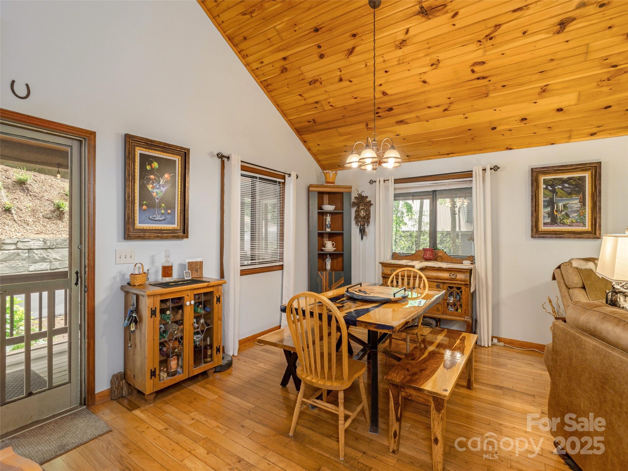 141 Creekside Drive Property Photo 10