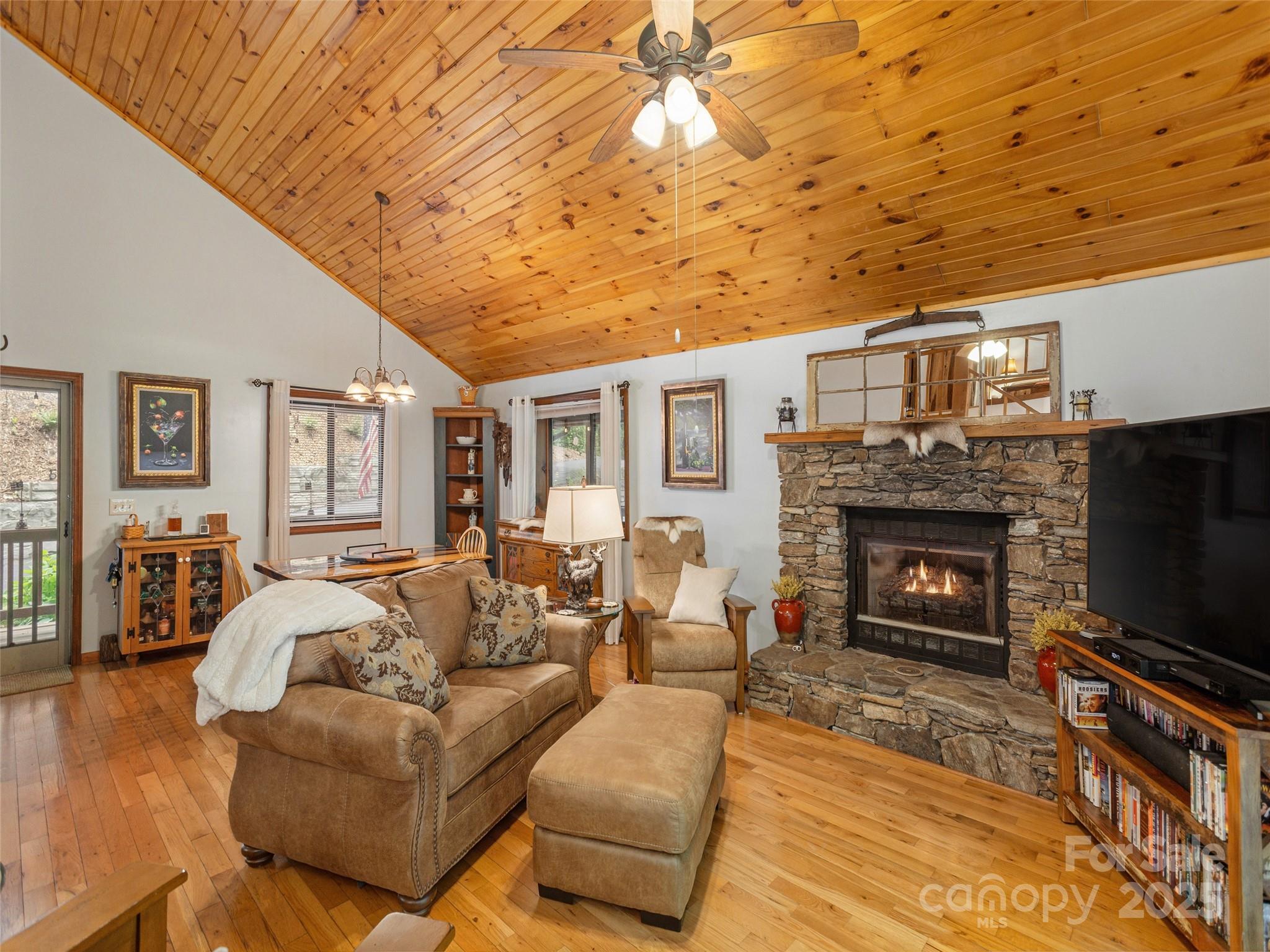 141 Creekside Drive Property Photo 12