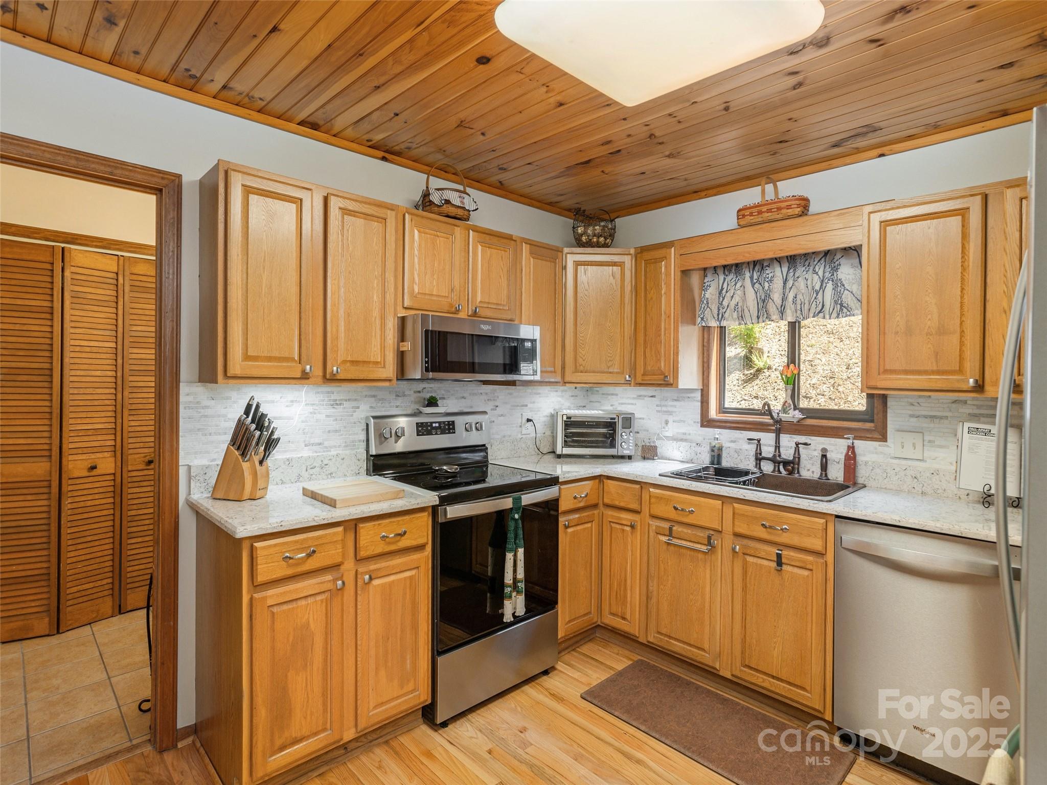 141 Creekside Drive Property Photo 18