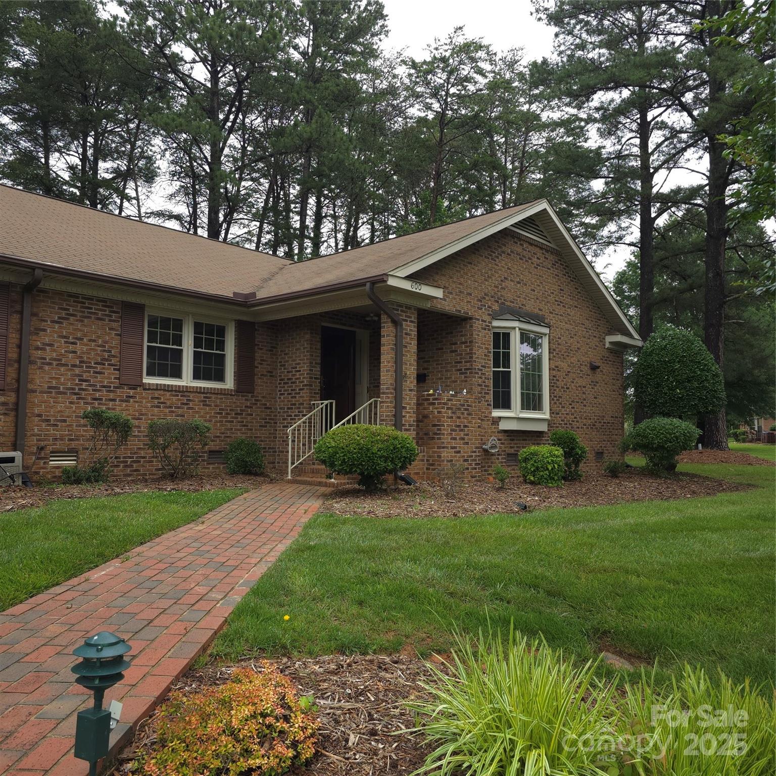 600 Colby Circle Property Photo 1