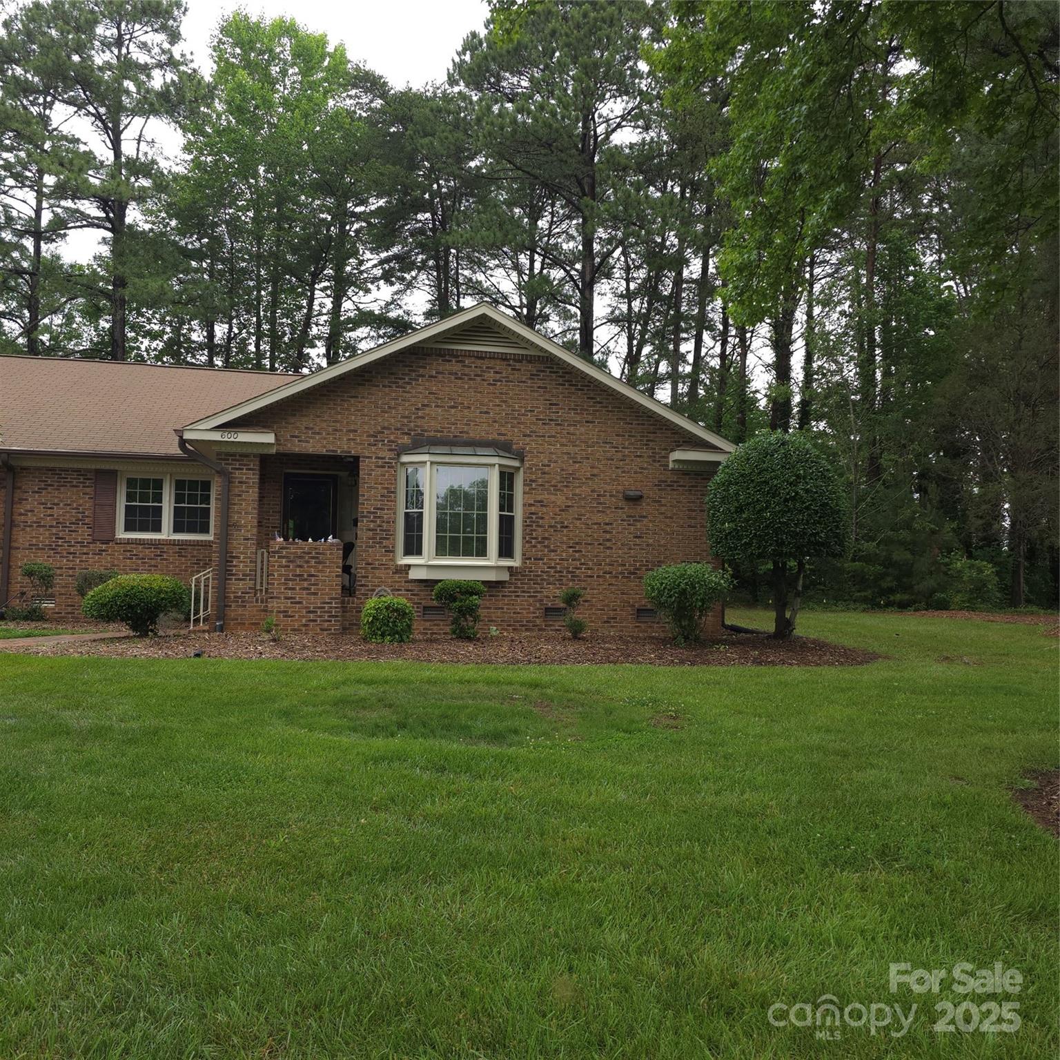 600 Colby Circle Property Photo 2