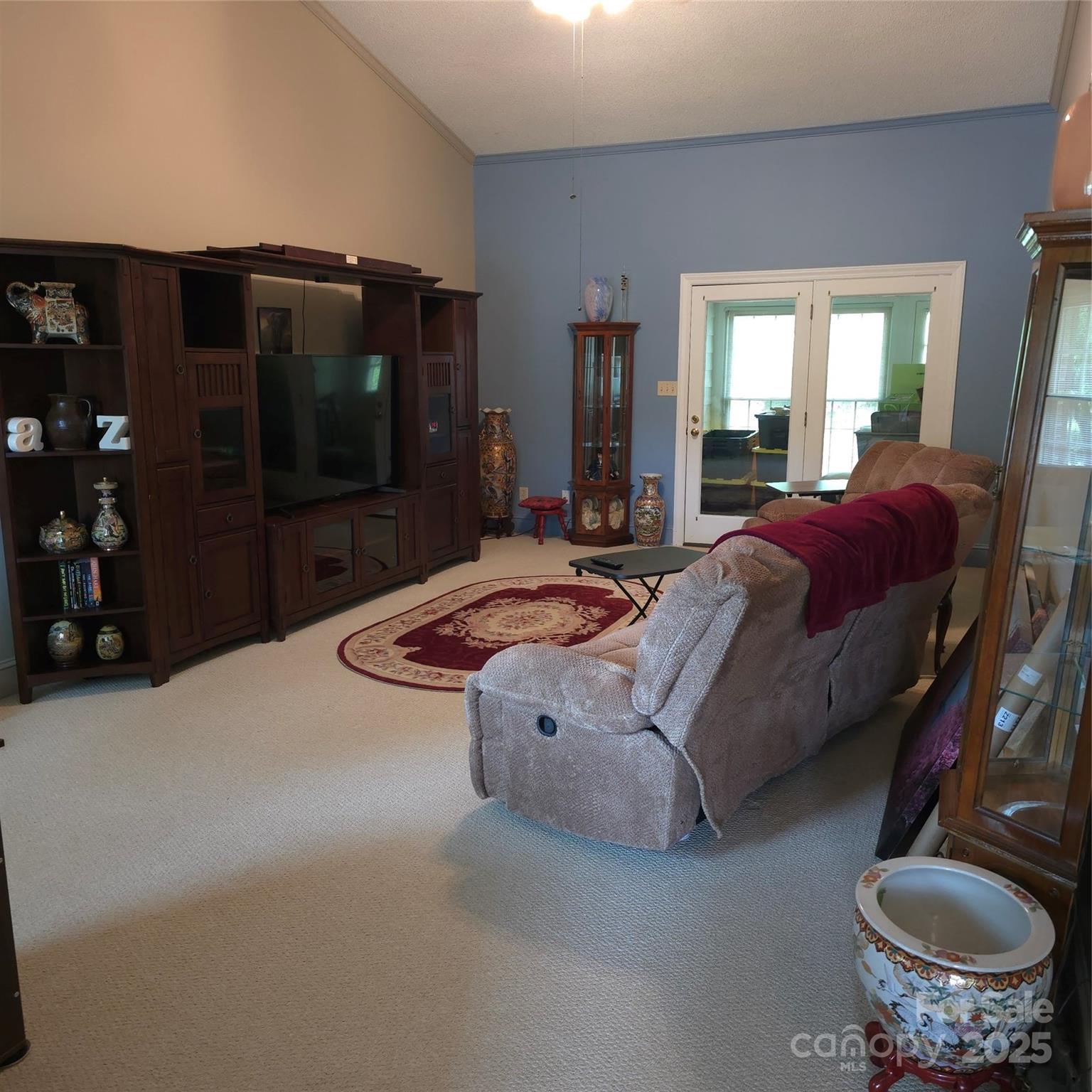 600 Colby Circle Property Photo 4