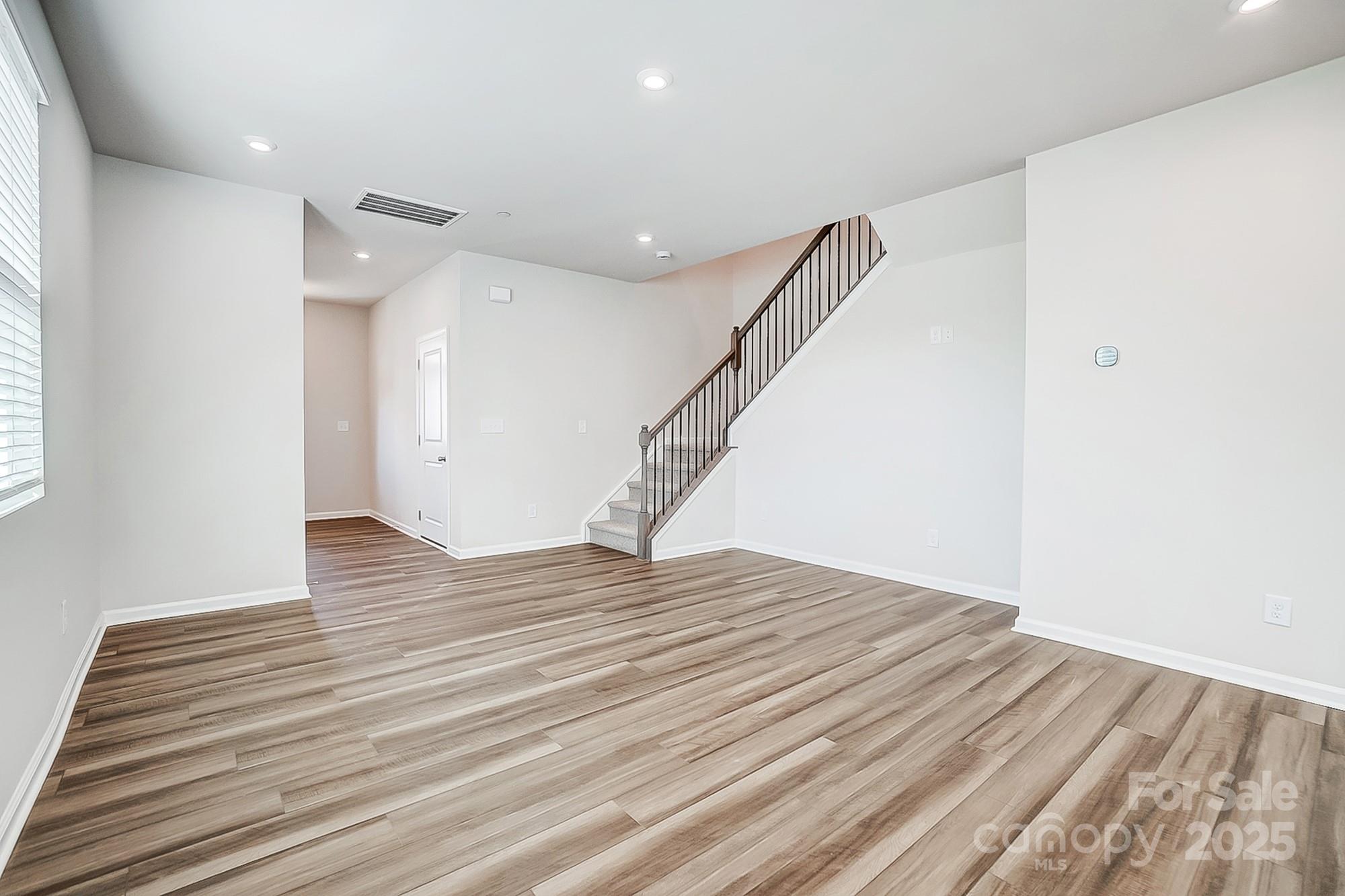 3030 Big Bend Drive Property Photo 5