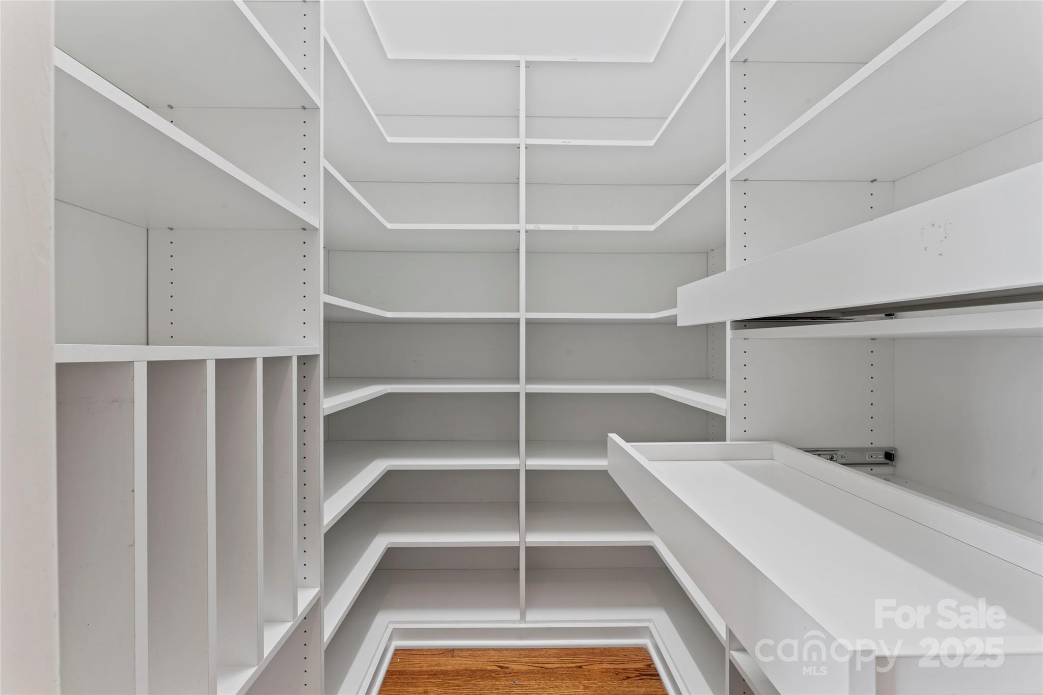 13716 Glen Abbey Drive Property Photo 9